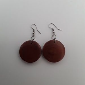Brown tagua earrings. (code: ACPR-E-006)